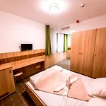 Cvse Clubház és Panzió Cegléd