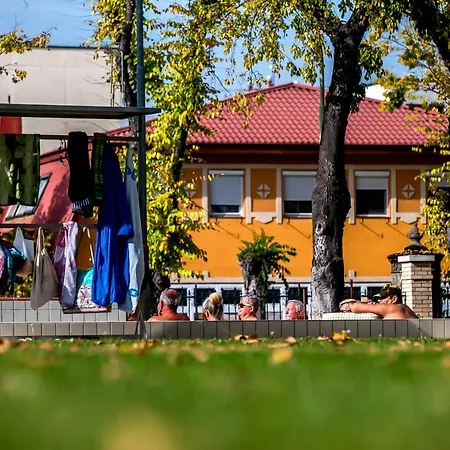 Cvse Clubhaz Es Panzio * Cegléd