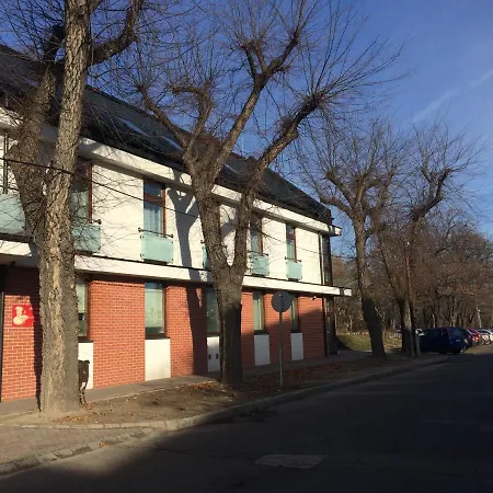 Cvse Clubhaz Es Panzio B&B *