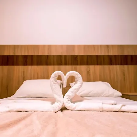 Bed & Breakfast Cvse Clubhaz Es Panzio *