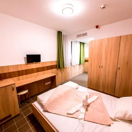 Cvse Clubhaz Es Panzio Cegléd