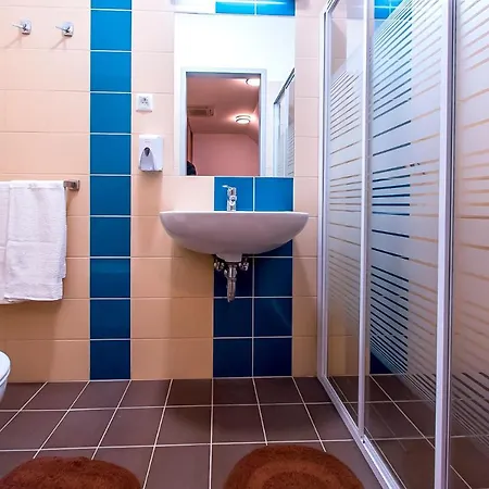 Cvse Clubház és Panzió Cegléd