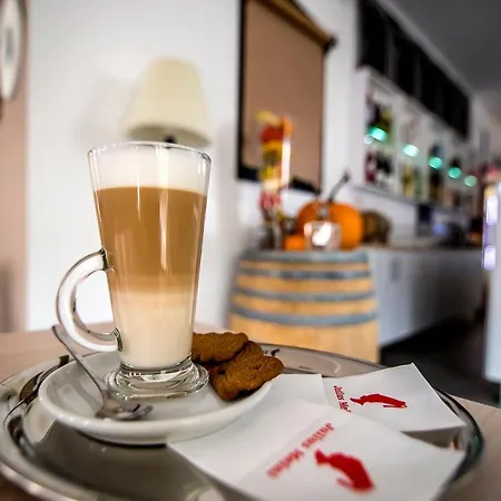 Bed & Breakfast Cvse Clubhaz Es Panzio