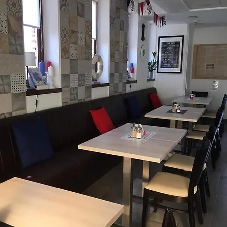 Frühstückspension Cvse Clubhaz Es Panzio