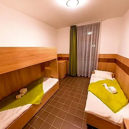 Cvse Clubhaz Es Panzio Frühstückspension Cegléd