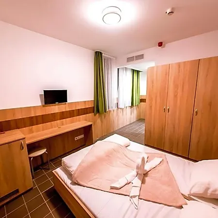 Frühstückspension Cvse Clubhaz Es Panzio *
