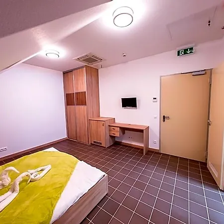Frühstückspension Cvse Clubhaz Es Panzio