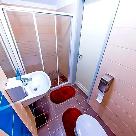 Cvse Clubhaz Es Panzio * Cegléd