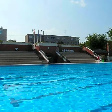 Cvse Clubhaz Es Panzio * Cegléd
