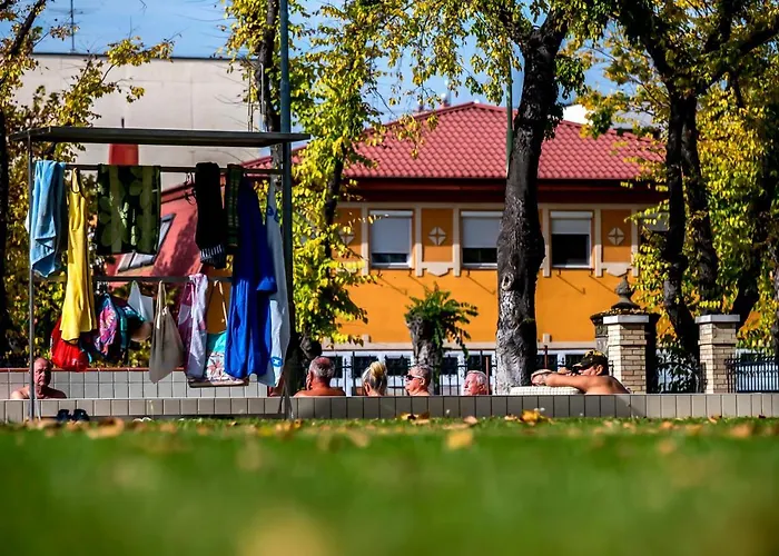 Cvse Clubhaz Es Panzio * Cegléd