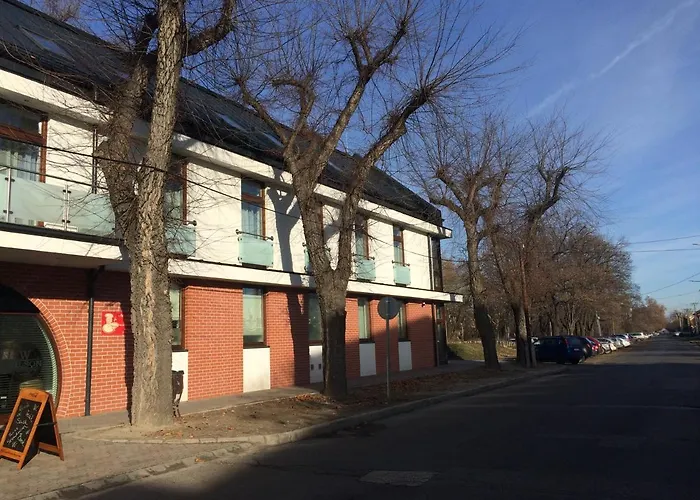 Cvse Clubhaz Es Panzio B&B *