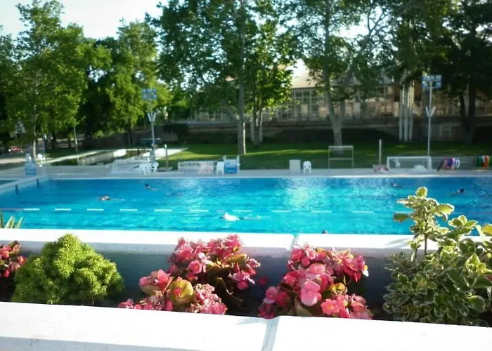 Cvse Clubhaz Es Panzio B&B *