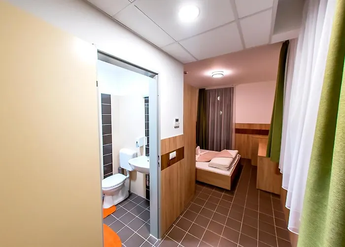 B&B Cvse Clubhaz Es Panzio *