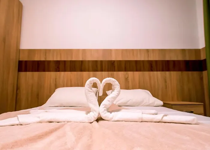B&B Cvse Clubhaz Es Panzio *