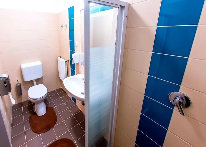 Cvse Clubhaz Es Panzio B&B *