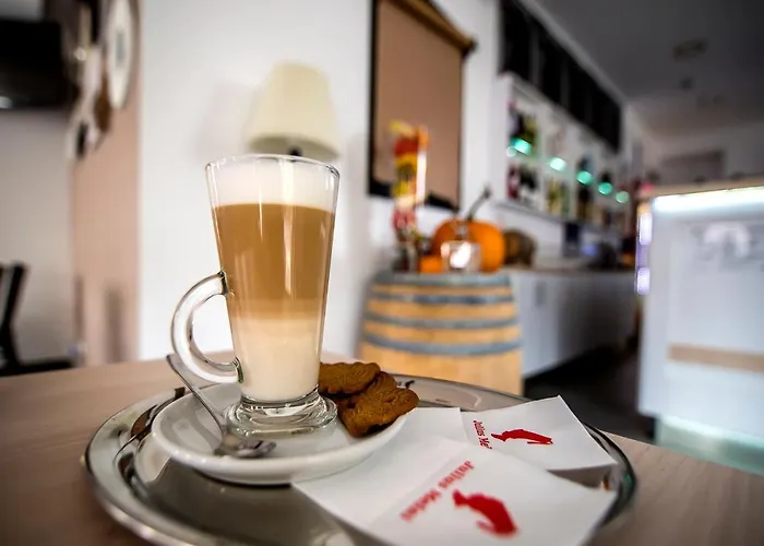 Bed & Breakfast Cvse Clubhaz Es Panzio